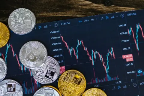 Dlaczego nastąpił upadek kryptowaluty i jak uniknąć strat?