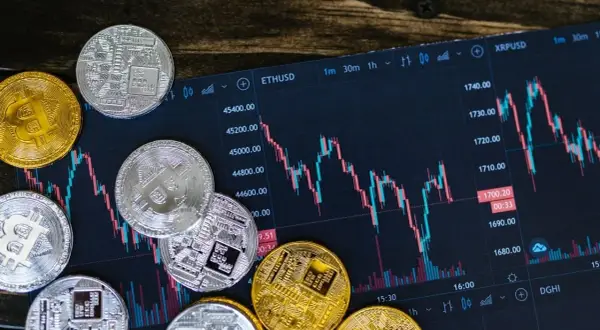 Dlaczego nastąpił upadek kryptowaluty i jak uniknąć strat?
